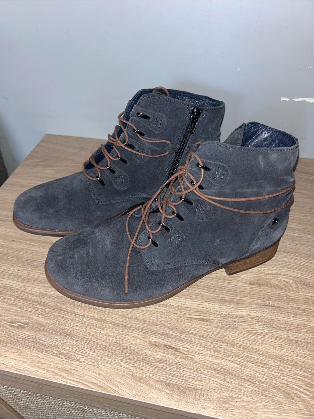 Earth Boone navy suede ankle boots size 9D wide